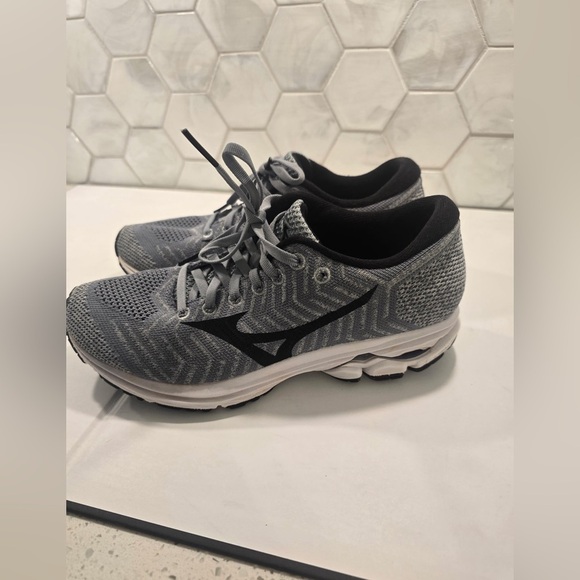 Mizuno Waveknit R2 Woman’s Sneakers Gray Size 8 - Picture 4 of 8